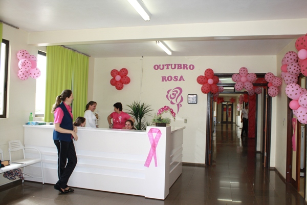 Secretaria Municipal da Saúde faz decoração especial para o Outubro Rosa